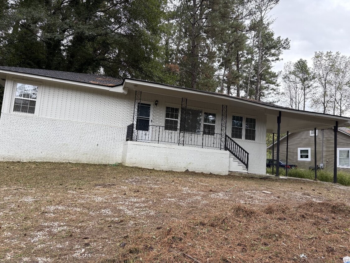 Primary Photo - 1165 Lakeshore Dr