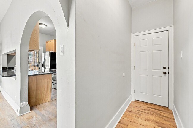 Foto del edificio - Charming 2-bedroom, 1-bath condo located in the heart of Denver