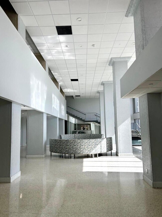 Building Photo - 405 N Ocean Blvd