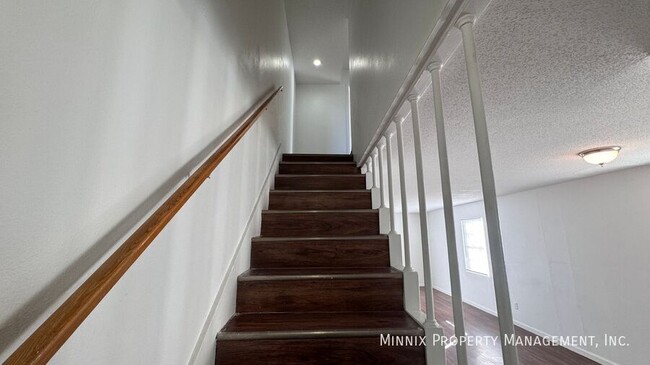 Foto del edificio - Plainview Apartments 3 Bedroom 2 Bath - Ca...