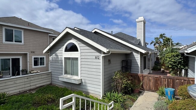 Building Photo - Upgraded 2 bedroom with bonus room