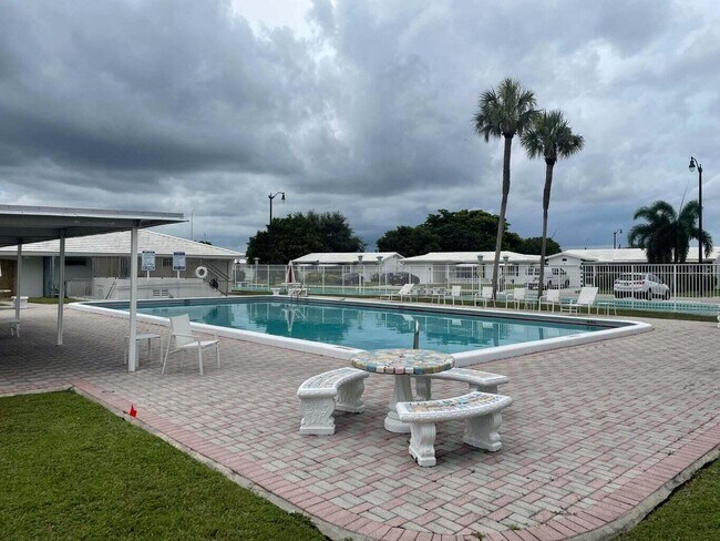 Foto del edificio - 141 NW 24th Ct
