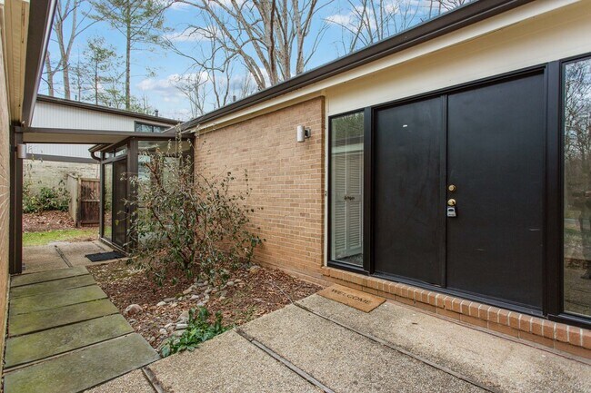 Foto del edificio - 7036 Buxton Terrace