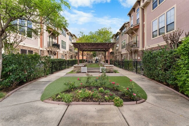 Building Photo - 1045 W 22nd St