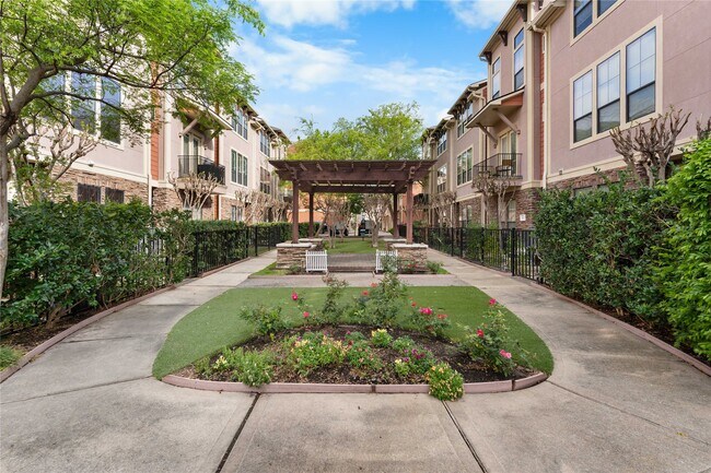 Foto del edificio - 1045 W 22nd St