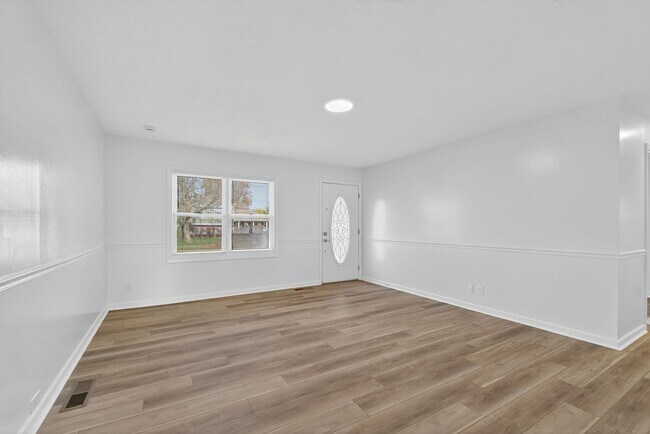 Building Photo - Newly Renovated 3 Bedroom Home for Rent wi...