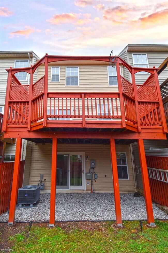 Building Photo - 3 br, 2.5 bath Townhome - 21066 Tioga Terrace