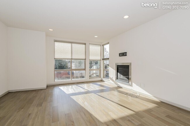 Building Photo - 504 N 105th St