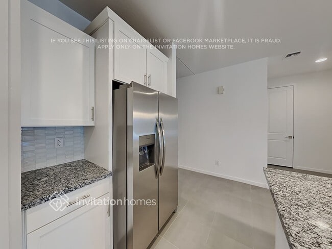 Building Photo - 17705 W Pinnacle Vista Dr