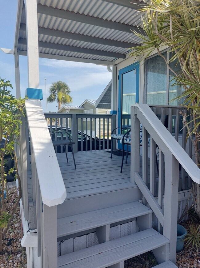 Covered front porch - 1475 Flamingo Dr