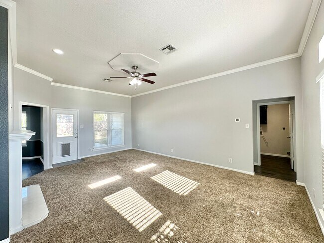 Foto del edificio - Price Drop!  Viewable NOW  Pets Accepted!