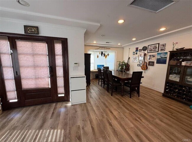 Foto del edificio - 6462 Teesdale Ave