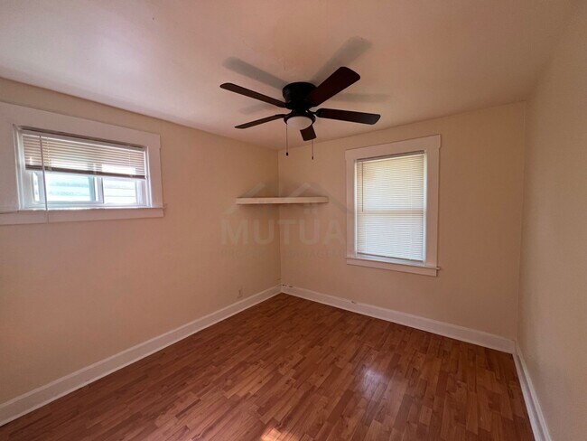 Foto del edificio - 423 E Milton Ave