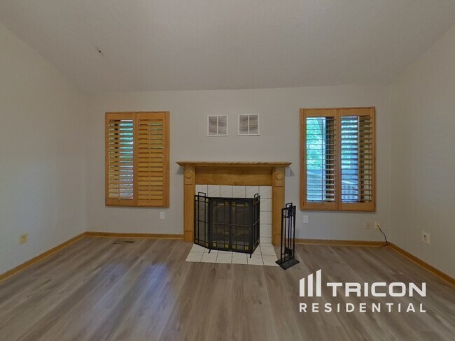 Foto del edificio - 16740 N Manor Rd
