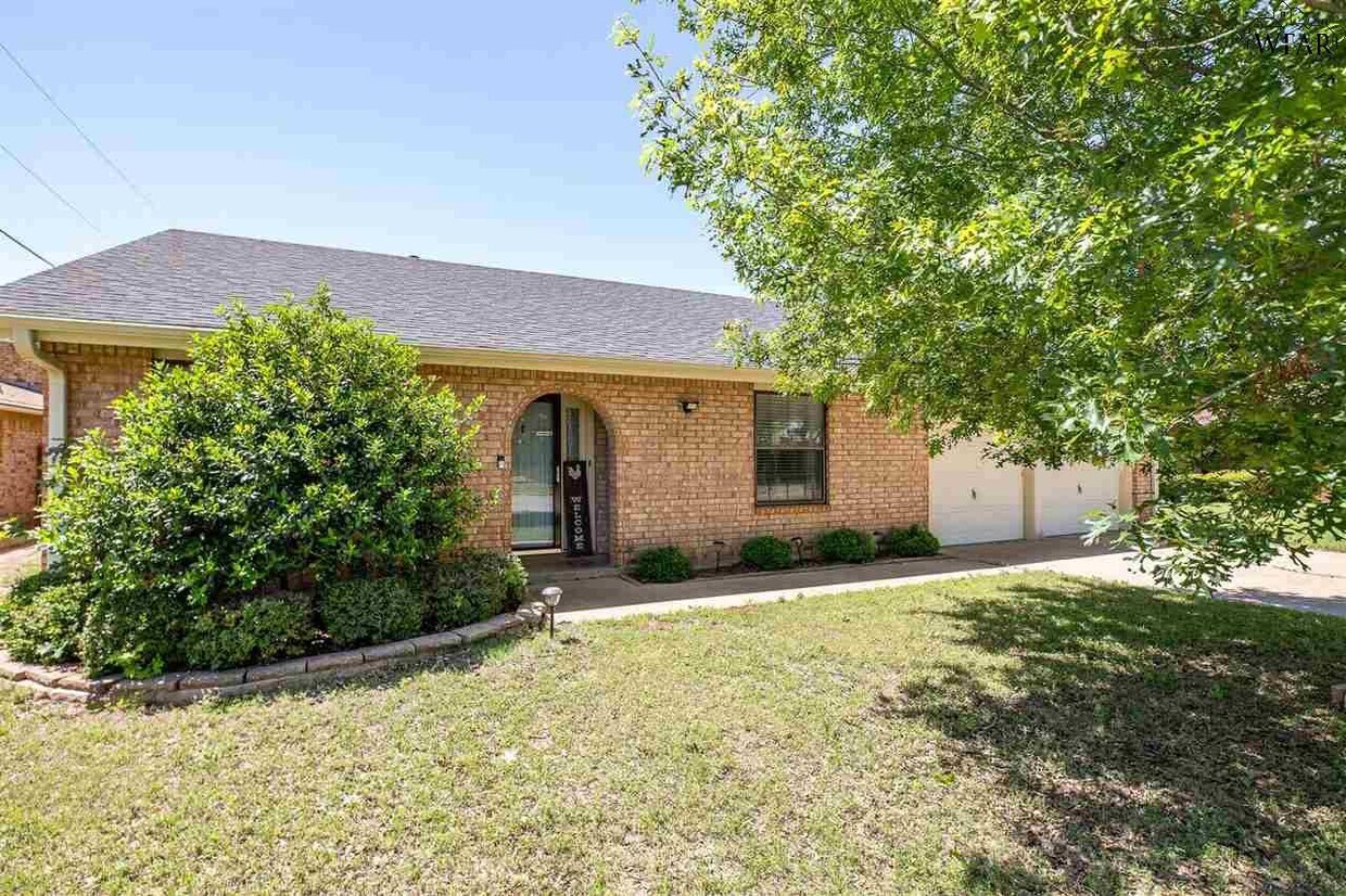 Foto principal - 4925 Big Bend Dr