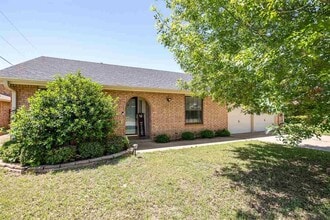 Building Photo - 4925 Big Bend Dr