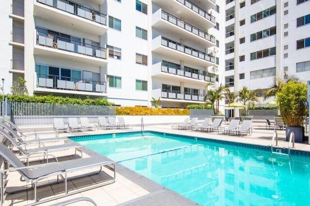 Roofdeck Pool, Spa - 1155 N La Cienega Blvd