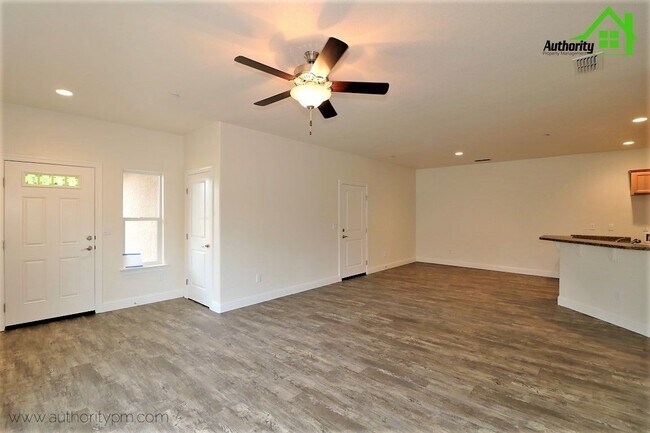 Foto del edificio - 2530 Rainbow Ln