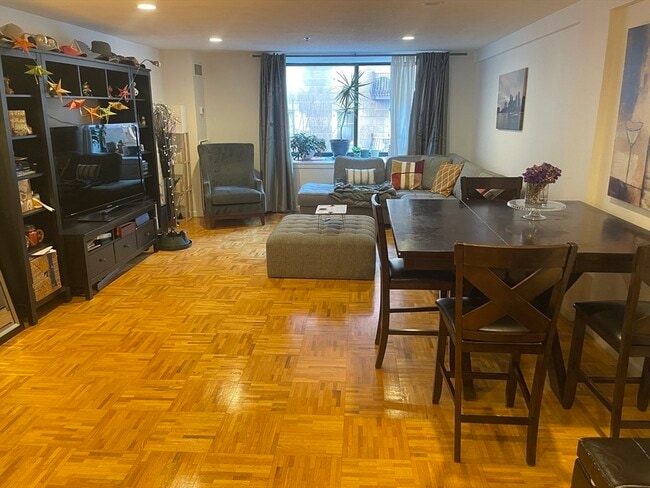 Building Photo - 357 Commercial St