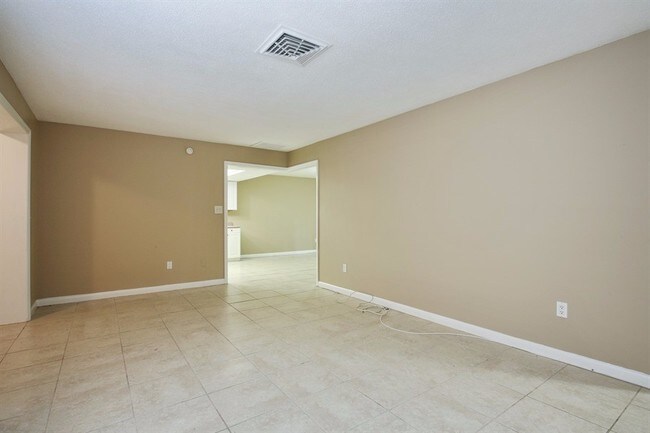 Building Photo - 1740 W Manor Ave