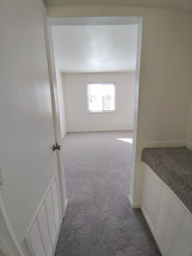 Building Photo - 600 Reusens Rd