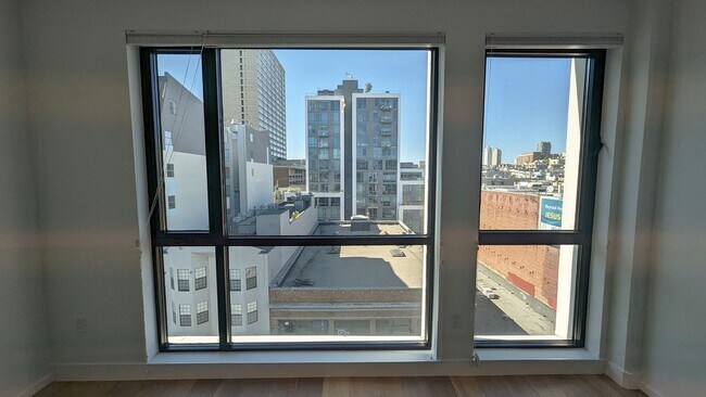 Building Photo - 1433 Bush Street