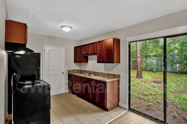 Foto del edificio - 9613 Priory Ave