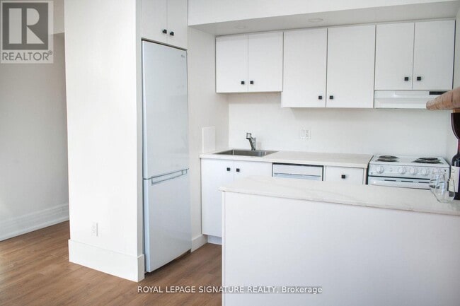 Building Photo - 493 St Clarens Ave