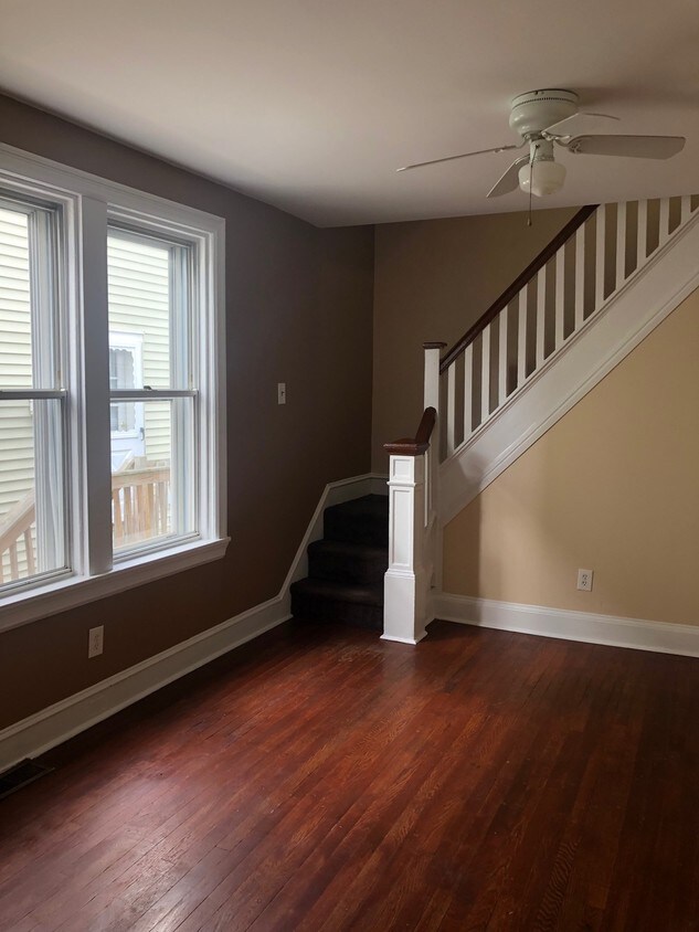 Foto principal - 1455 Yates Ave
