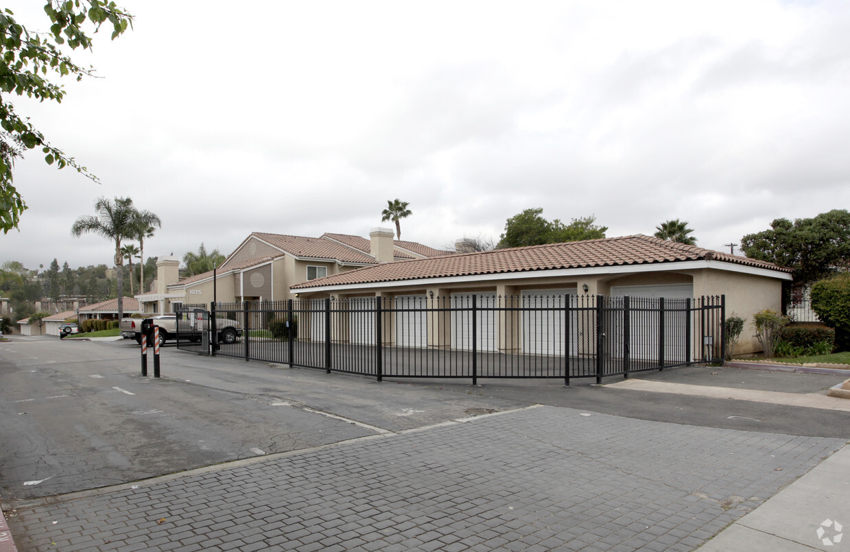 Building Photo - Mountain View Villas