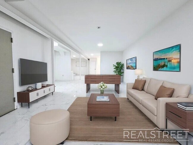 Building Photo - Massive 3,000+ Sq Ft 4BD/2BA Duplex with H...