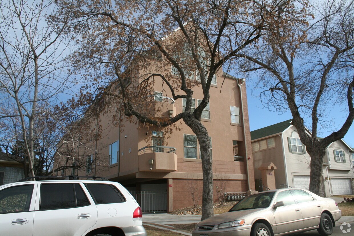 Josephine Brownstones Apartments in Denver, CO