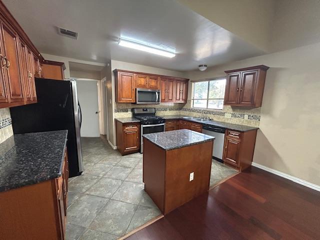 Foto del edificio - 2601 Oak Meadow Dr