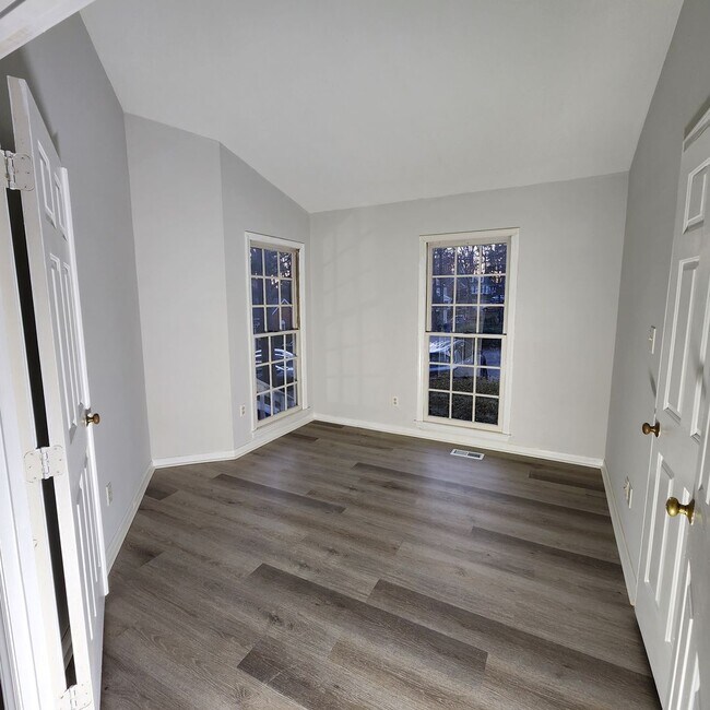 Foto del edificio - 3 Bedroom Townhome For Rent