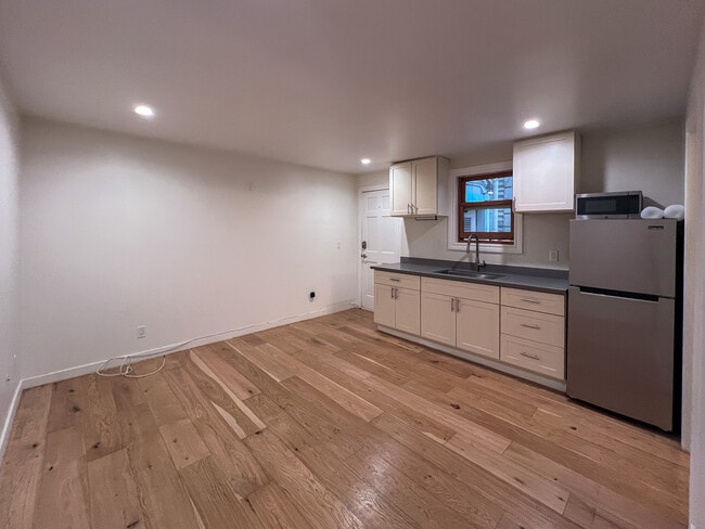 Building Photo - 19A Jasper Place -