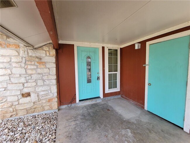 Building Photo - 2903 Catalina Dr