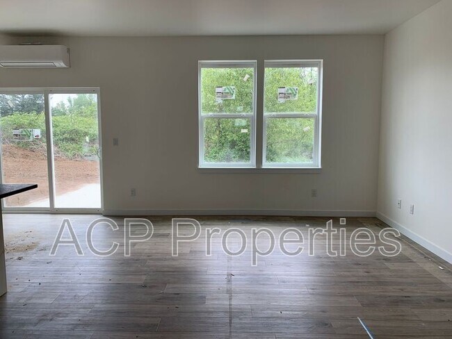 Building Photo - 2280 Brome St
