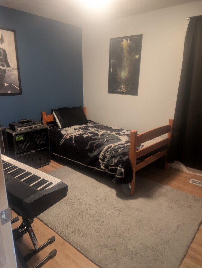 Segundo dormitorio - 11001 5th St NE