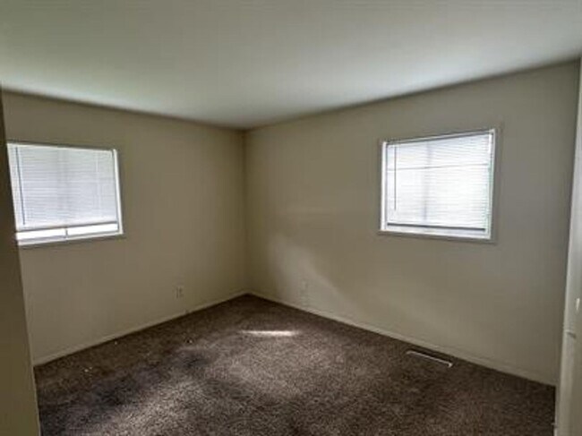 Foto del edificio - 1509 S Mattis Ave