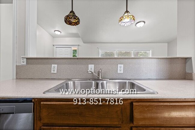 Foto del edificio - Cimarron Beauty- TRUE 4 bedroom, 2 bath, 1 car garage