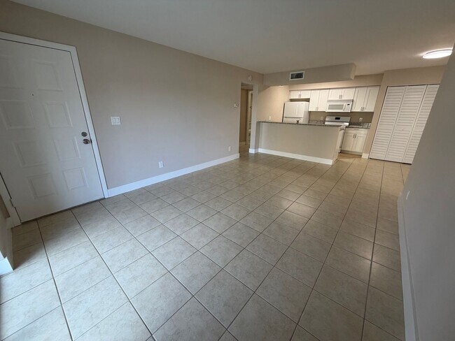 Building Photo - 5317 Summerlin Rd