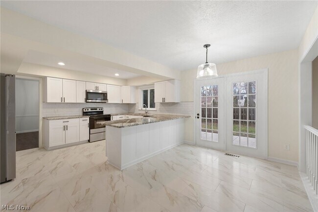 Building Photo - 24228 Stonehedge Dr