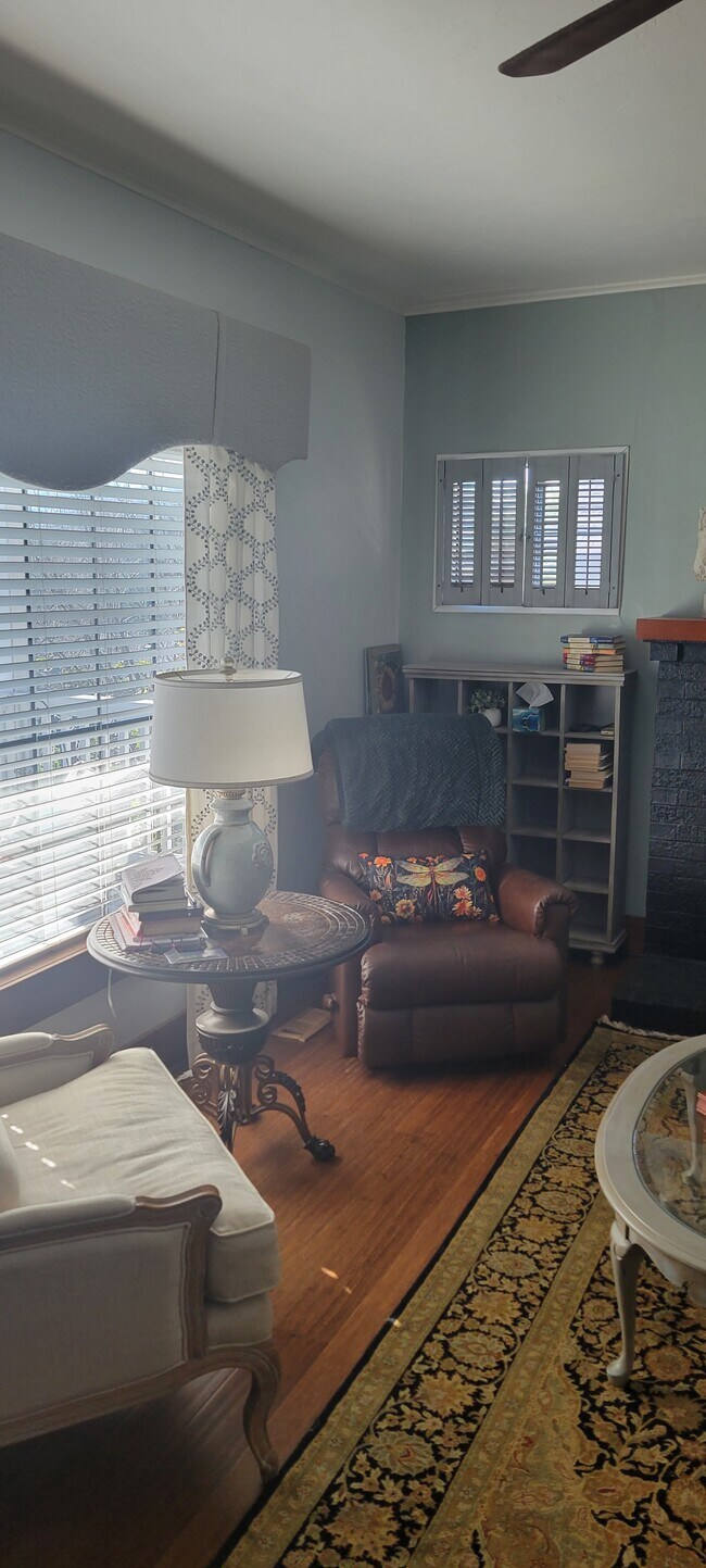 Foto del edificio - 1055 NE Grandview Dr