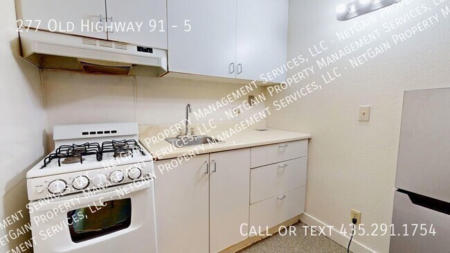Building Photo - Recently Updated Parowan Studio Apartment