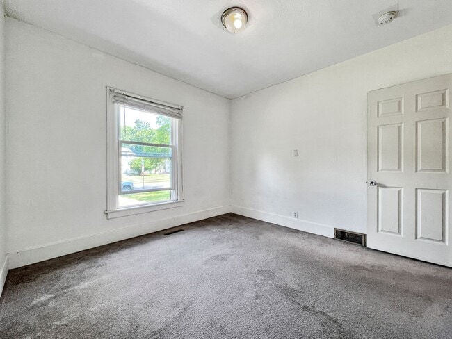 Building Photo - 507 Welch Ave