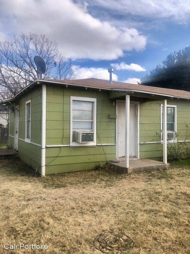 Primary Photo - 3120 Emory St