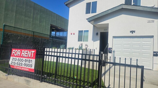 Foto del edificio - 3839 Woodlawn Ave