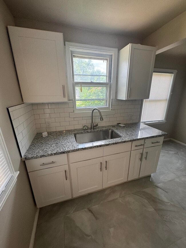 Building Photo - 20131 Pinehurst St