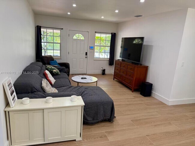 Foto del edificio - 15800 NE 15th Ave