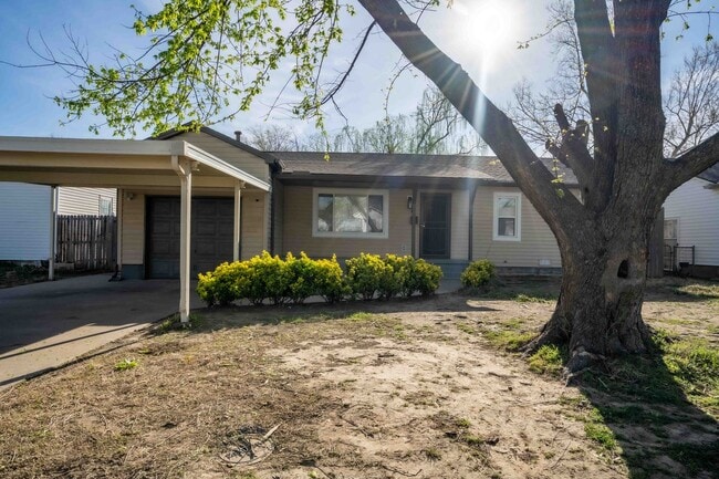 Building Photo - 3 Bed / 1 Bath in North Tulsa! Section 8 W...